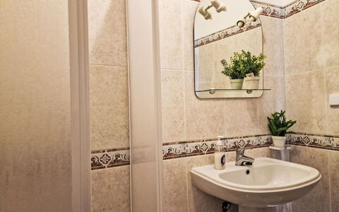 V2 Caliços - Vip Properties: Plumbing Fixture, Bathroom, Bathroom Sink, Flooring, Sink, Tap, Interior Design, Plumbing, Floor, Tile