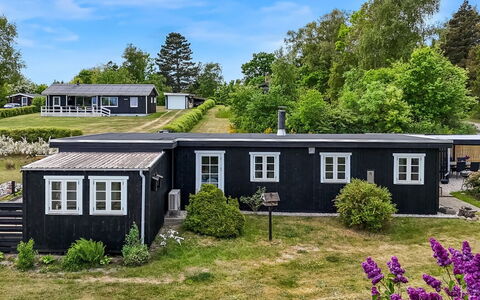 Blomma - 1Km from the Sea: Home, House, Cottage, Roof, Land Lot, Estate, Farmhouse, Garden, Lawn, Yard
