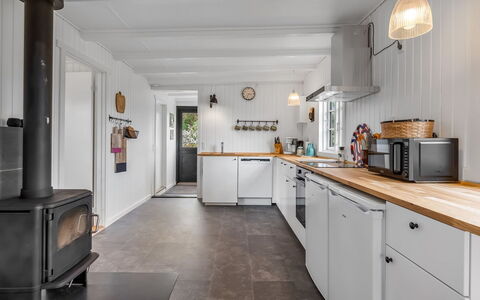 Blomma - 1Km from the Sea: Kitchen, Kitchen Appliance, Major Appliance, Countertop, Home Appliance, Cabinetry, Ceiling, Room, Kitchen Stove, Tap