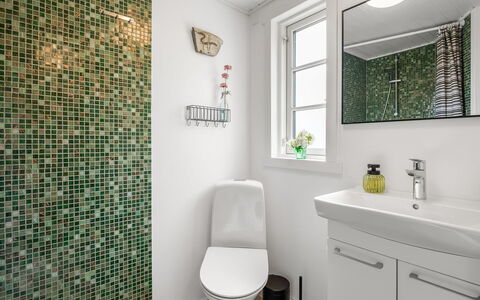Blomma - 1Km from the Sea: Bathroom, Wall, Flooring, Plumbing Fixture, Toilet, Floor, Interior Design, Toilet Seat, Plumbing, Tile