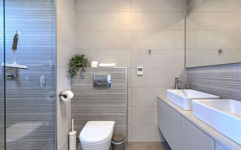 Frani: Bathroom, Interior Design, Flooring, Plumbing Fixture, Wall, Toilet, Floor, Toilet Seat, Sink, Bathroom Cabinet