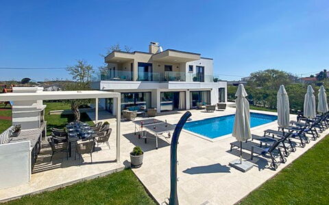 Frani: Shrub, Residential Area, Porch, Garden, Balcony, Shade, Outdoor Furniture, Yard, Chair, Landscaping