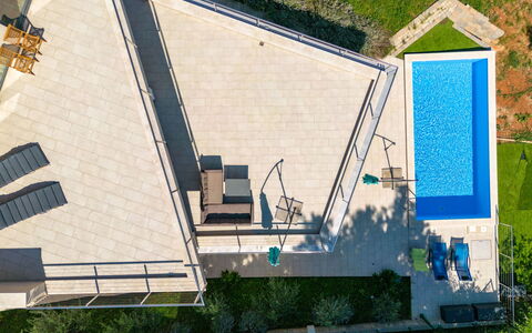 Anna: Shrub, Residential Area, Porch, Garden, Balcony, Shade, Outdoor Furniture, Yard, Chair, Landscaping