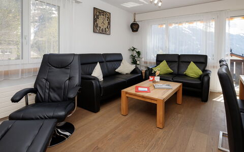 Chalet an der Egg: Furniture, Interior Design, Flooring, Couch, Floor, Wood, Room, Living Room, Wood Flooring, Lighting
