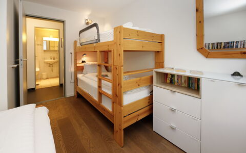 Chalet an der Egg: Bunk Bed, Wood, Interior Design, Bed, Bedroom, Flooring, Ceiling, Floor, Furniture, Room