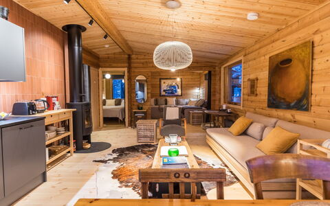 Kelokaltiokylän Maja 22: Wood, Interior Design, Furniture, Ceiling, Home, Living Room, Flooring, Lighting, Floor, Log Cabin