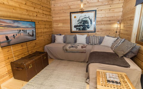 Kelokaltiokylän Maja 22: Furniture, Flooring, Floor, Interior Design, Wood, Couch, Wood Flooring, Room, Living Room, Home