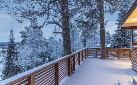 Kelokaltiokylän Maja 22: Wood, Winter, Freezing, Snow, Handrail, Hardwood, Plank, Deck, Balcony, Daylighting