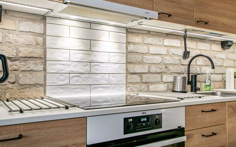 Aurinkopaikka: Kitchen, Countertop, Kitchen Appliance, Cabinetry, Interior Design, Furniture, Wood, Home Appliance, Flooring, Major Appliance