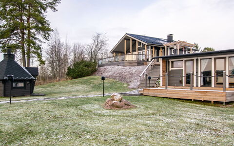 Aurinkopaikka: Wood, Home, House, Architecture, Cottage, Roof, Land Lot, Rural Area, Porch, Siding