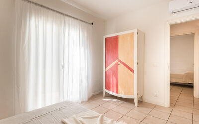 Appartamento Cormorano: Interior Design, Floor, Furniture, Flooring, Wood, Bedroom, Ceiling, Textile, Room, Bed