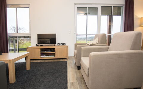 Blick Ins Grüne: Furniture, Flooring, Interior Design, Floor, Wood, Apartment, Living Room, Room, Wood Flooring, Ceiling
