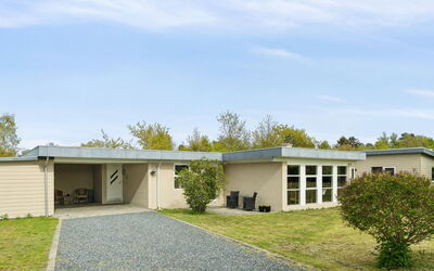 Sebine - 200M from the Sea