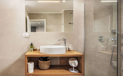 Brax8: Bathroom, Bathroom Sink, Plumbing Fixture, Flooring, Interior Design, Sink, Wall, Floor, Countertop, Tap