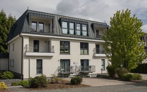 Family Lodge: Sash Window, Estate, Balcony, Siding, Historic House, Villa, Daylighting, Plaster