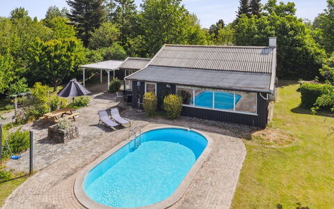 Elemine - 300M to the Fjord: Estate, Shade, Driveway, Farmhouse