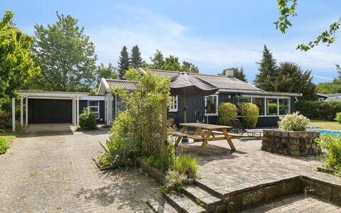 Elemine - 300M to the Fjord: Estate, Shade, Driveway, Farmhouse