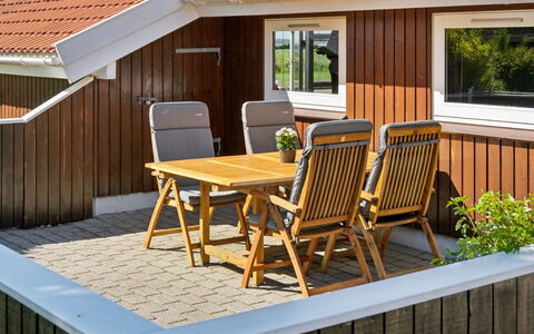 Gunwald - 230M from the Sea: Estate, Shade, Driveway, Farmhouse