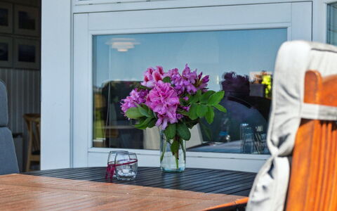 Gunwald - 230M from the Sea: Estate, Shade, Driveway, Farmhouse