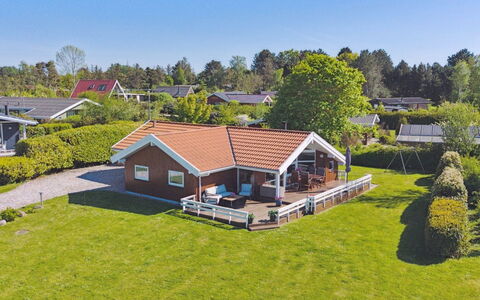 Gunwald - 230M from the Sea: Estate, Shade, Driveway, Farmhouse