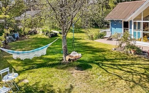 Akule - 6Km from the Sea: Shrub, Garden, Cottage, Lawn, Groundcover, Spring, Backyard, Shade, Yard