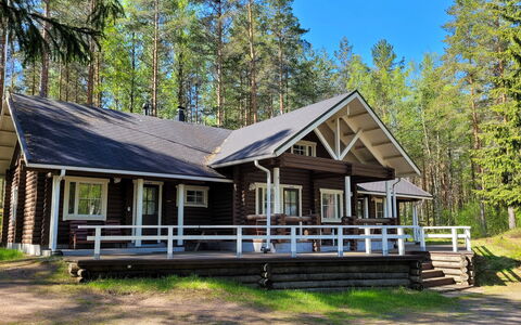 Kilpolan Karoliina: Cottage, Home, Porch, Roof, Siding, Log Cabin, Woodland, Estate, Larch, Farmhouse