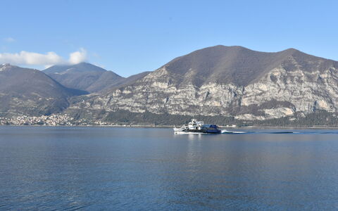 La Casetta sul Lago: Mountainous Landforms, Water, Mountain, Water Resources, Body Of Water, Hill, Highland, Coastal And Oceanic Landforms, Waterway, Mountain Range