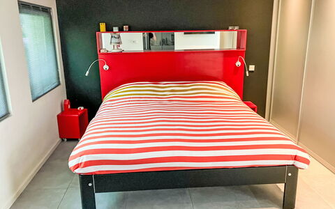 Villa Vrijheid: Furniture, Bedroom, Bed, Bed Sheet, Floor, Bedding, Flooring, Bed Frame, Interior Design, Linens