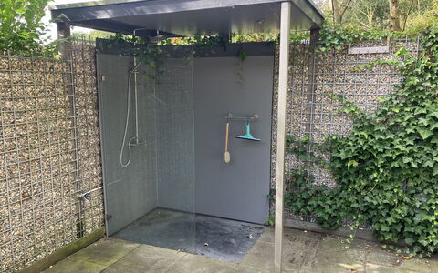 Villa Vrijheid: Garden, Backyard, Metal, Shade, Yard, Flowerpot, Landscaping, Houseplant, Mesh, Courtyard