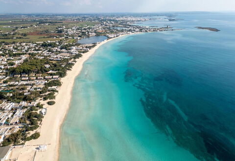 Villetta Red Coral Seaside Salento: Blue, Daytime, Body Of Water, Water Resources, Coast, Sea, Coastal And Oceanic Landforms, Beach, Horizon, Ocean