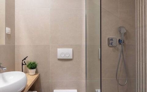 Zastup: Bathroom, Toilet Seat, Toilet, Plumbing Fixture, Flooring, Interior Design, Wall, Floor, Sink, Bathroom Sink