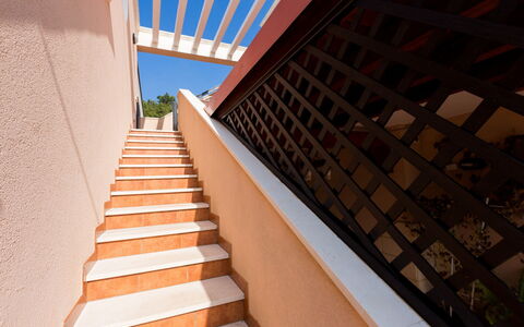 Appartamento Lido Specchiolla: Wood, Composite Material, Wood Stain, Handrail, Daylighting, Stairs, Balcony