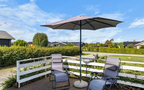 Maylin - 350M from the Sea: Estate, Shade, Driveway, Farmhouse