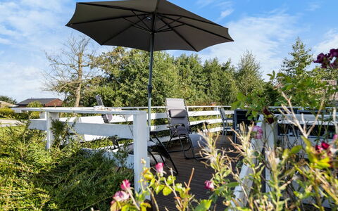 Maylin - 350M from the Sea: Estate, Shade, Driveway, Farmhouse