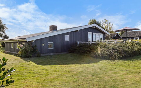 Maylin - 350M from the Sea: Estate, Shade, Driveway, Farmhouse