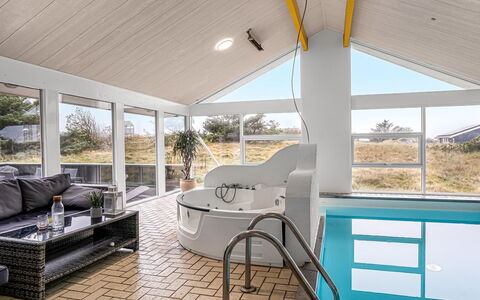Caya - 750M from the Sea: Estate, Shade, Driveway, Farmhouse