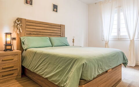 Valencia: Apartment, Balcony, Resort, Eco Hotel, Shade, Chair, Condominium, Hotel, Outdoor Furniture