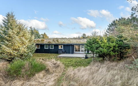 Baldo - 800M from the Sea: Estate, Shade, Driveway, Farmhouse