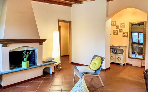 Tiglio: House, Home, Cottage, Estate, Driveway, Balcony, Siding, Villa