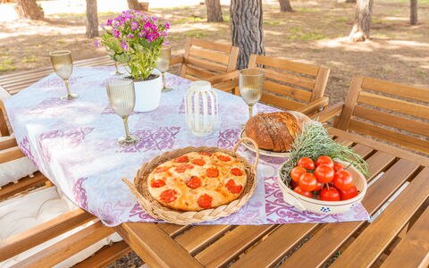 Villa Pallino: Furniture, Table, Tableware, Tablecloth, Food, Outdoor Furniture, Outdoor Table, Linens, Dessert, Breakfast