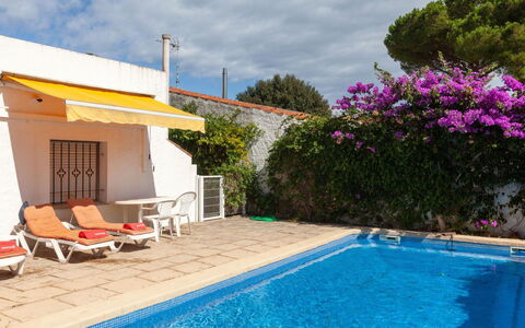 Les 4 Saisons: Water, Cloud, Sky, Plant, Property, Building, Swimming Pool, Azure, Blue, Flower