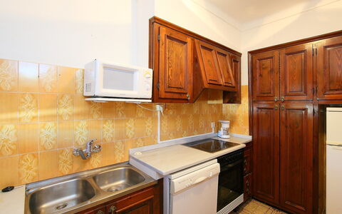 Les 4 Saisons: Countertop, Cabinetry, Room, Property, Kitchen, Furniture, Sink, Interior Design, Building, Real Estate
