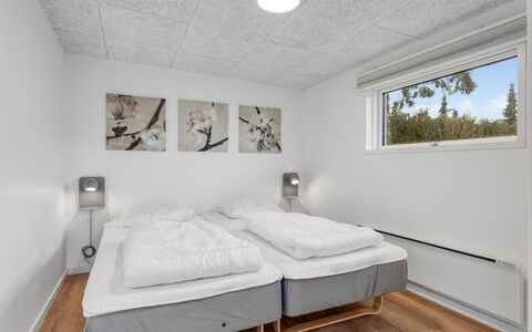 Kerttuli - 540M from the Sea: Bedroom, Ceiling, Bed, Bedding, Bed Sheet, Room, Bed Frame, Freezing, Winter