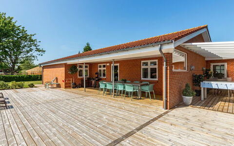 Kerttuli - 540M from the Sea: Wood, Home, Cottage, Shade, Wood Stain, Hardwood, Porch, Deck, Awning