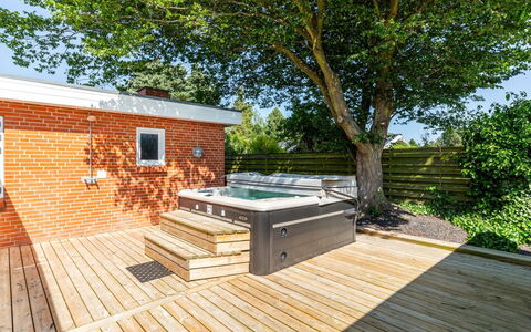 Kerttuli - 540M from the Sea: Composite Material, Swimming Pool, Bathtub, Deck, Plumbing Fixture, Wood Stain, Jacuzzi, Outdoor Furniture, Hardwood