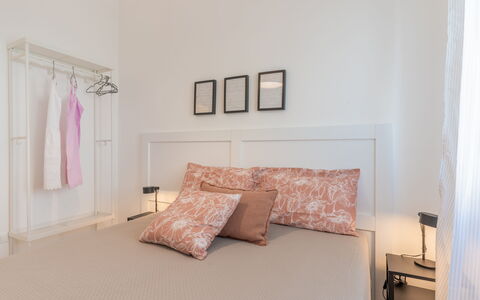 Casa Olimpo: Furniture, Bed, Interior Design, Bedroom, Bedding, Wall, Bed Sheet, Linens, Room, Floor