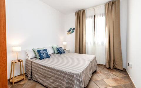La Vista Mare Da Viola: Interior Design, Furniture, Flooring, Bedroom, Bed, Floor, Wood, Room, Bed Sheet, Linens