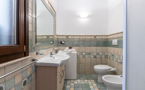 La Vista Mare Da Viola: Flooring, Plumbing Fixture, Bathroom, Floor, Interior Design, Tile, Bathroom Sink, Tap, Plumbing, Sink