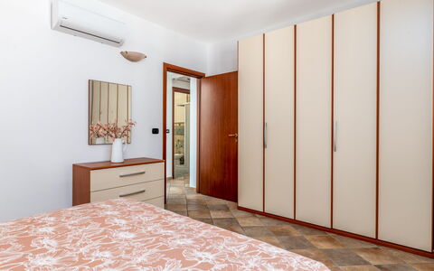 La Vista Mare Da Viola: Interior Design, Flooring, Furniture, Wood, Floor, Bed, Room, Bedroom, Cabinetry, Home