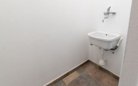 La Vista Mare Da Viola: Wall, Plumbing Fixture, Flooring, Floor, Bathroom, Plumbing, Sink, Tap, Bathroom Sink, Tile
